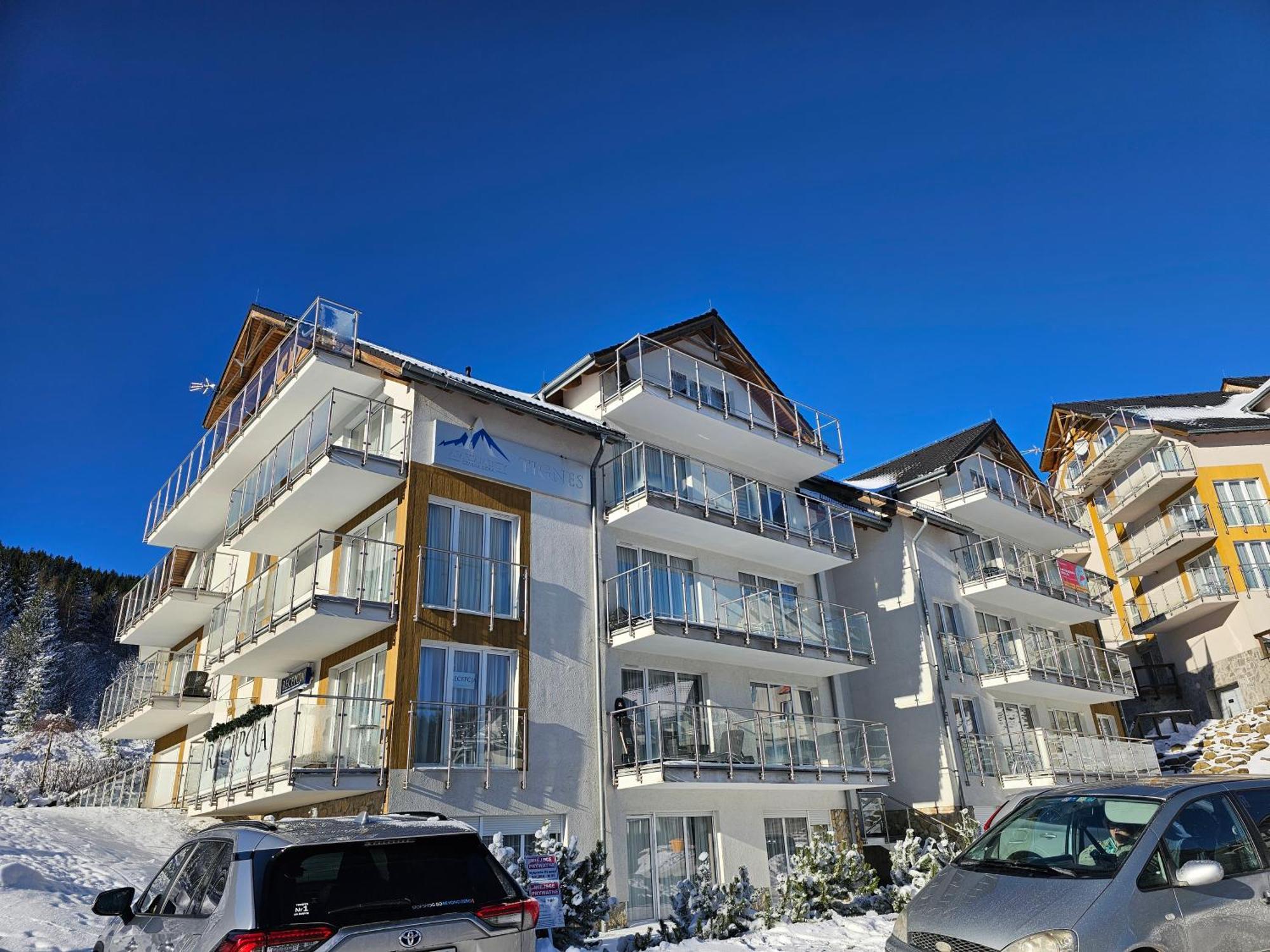 Tignes - Czarna Gora By Sun & Snow Z Nielimitowanym Basenem *